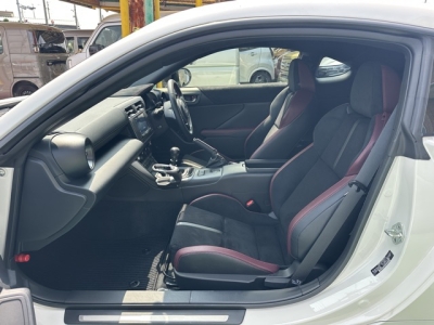 BRZ(スバル)中古車 前席内装