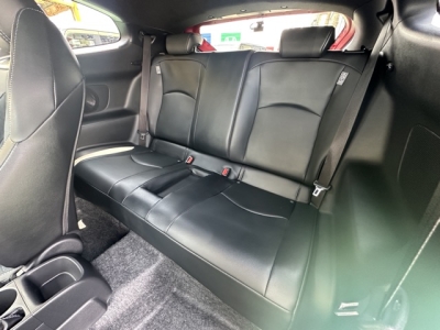 GRヤリス(トヨタ)中古車 後席内装