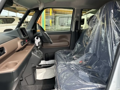 ムーヴキャンバス(ダイハツ)新車見本展示無 前席内装