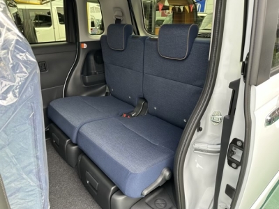 ムーヴキャンバス(ダイハツ)新車見本展示無 後席内装