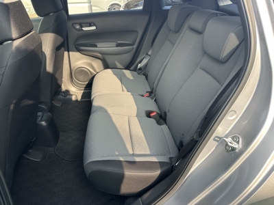 フィット(ホンダ)中古車 後席内装