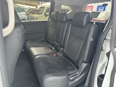 フリード(ホンダ)中古車 後席内装
