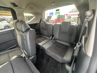 フリード(ホンダ)中古車 後席から見た前席