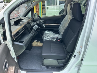 ワゴンRカスタムＺ(スズキ)届出済未使用車 前席内装