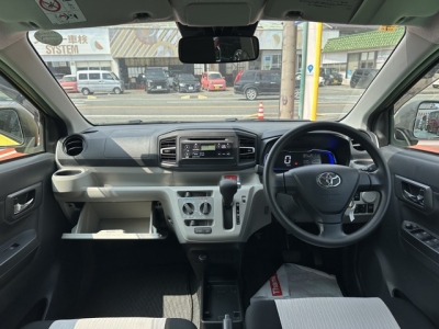 ミライースのOEM(ダイハツ)中古車 後席から見た前席