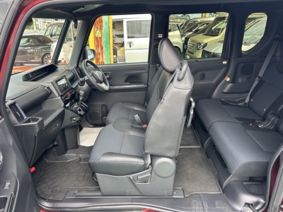 タントカスタム(ダイハツ)中古車 後席内装