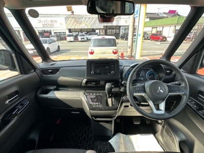 eKクロススペース(三菱)中古車 後席から見た前席