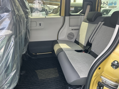 新型N-BOX(ホンダ)中古車 後席内装