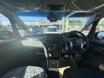 デリカD:5 4WD(三菱)登録済未使用車 内外装写真他