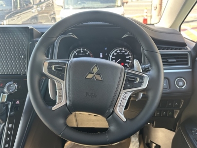 デリカD:5 4WD(三菱)登録済未使用車 内外装写真他１