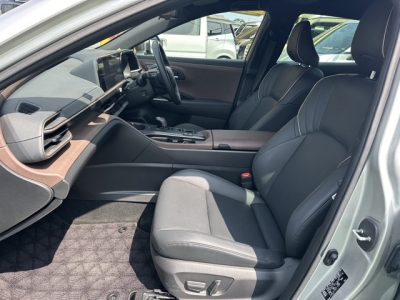 クラウンクロスオーバー(トヨタ)中古車 前席内装