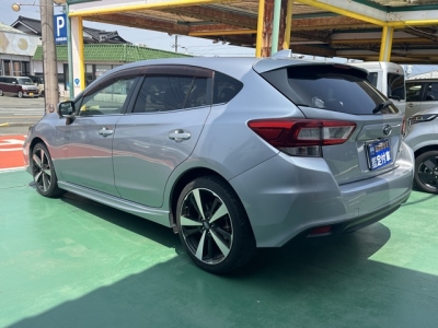 インプレッサスポーツ(スバル)中古車 後方