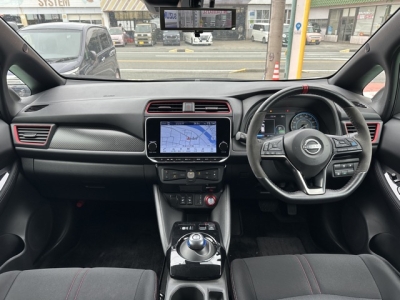 リーフ(ニッサン)中古車 内外装写真