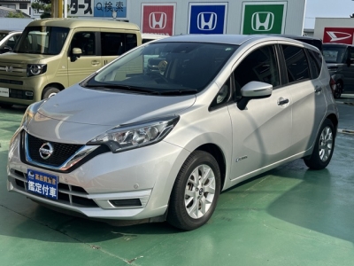 ノート(ニッサン)中古車 前方