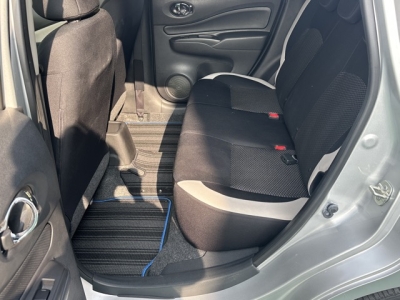 ノート(ニッサン)中古車 後席内装
