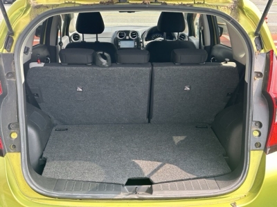 ノート(ニッサン)中古車 内外装写真他２