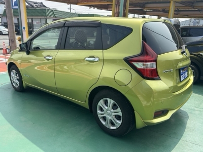 ノート(ニッサン)中古車 後方