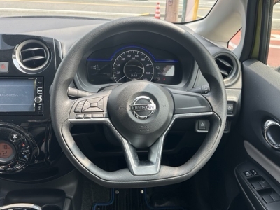 ノート(ニッサン)中古車 内外装写真