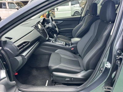 レヴォーグ(スバル)中古車 前席内装
