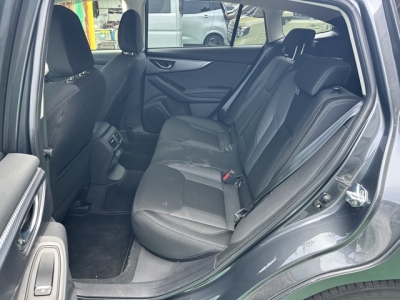 レヴォーグ(スバル)中古車 後席内装
