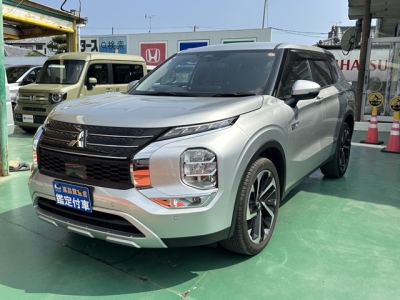 アウトランダーPHEV(三菱)中古車 前方