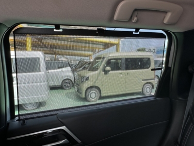 アウトランダーPHEV(三菱)中古車 後席から見た前席