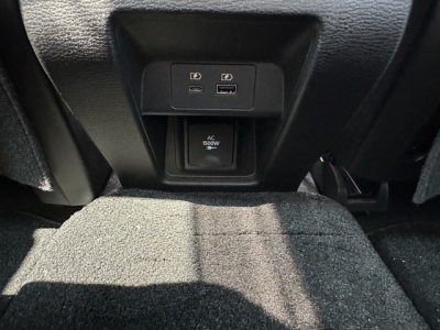 アウトランダーPHEV(三菱)中古車 内外装写真