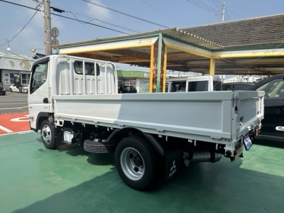 キャンター(三菱)登録済未使用車 後方