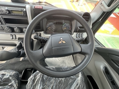 キャンター(三菱)登録済未使用車 内外装写真