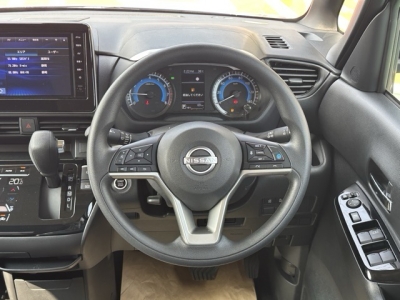 新型ルークス(ニッサン)届出済未使用車 内外装写真