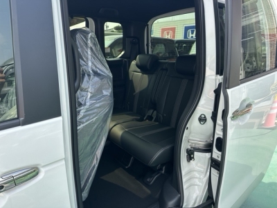 新型N-BOX(ホンダ)届出済未使用車 後席内装