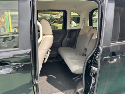 N-BOX(ホンダ)中古車 後席内装