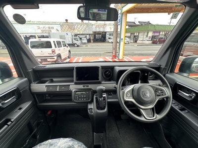 N-VAN(ホンダ)届出済未使用車 後席から見た前席