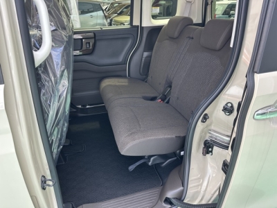 N-BOX(ホンダ)中古車 後席内装