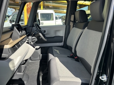 新型N-BOX(ホンダ)届出済未使用車 前席内装