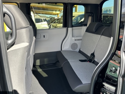 新型N-BOX(ホンダ)届出済未使用車 後席内装