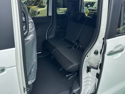 新型N-BOX(ホンダ)届出済未使用車 後席内装