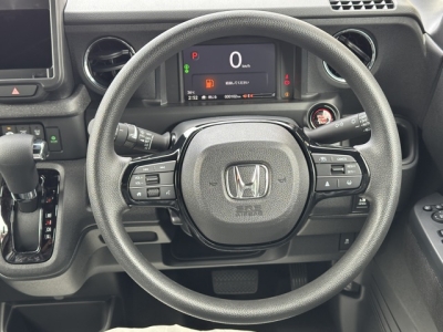 新型N-BOX(ホンダ)届出済未使用車 内外装写真