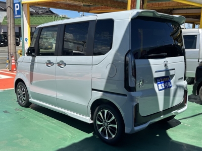 新型N-BOX(ホンダ)届出済未使用車 後方
