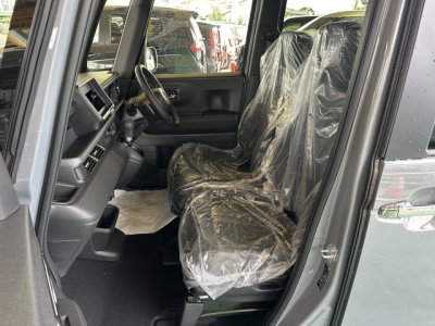 新型N-BOX(ホンダ)届出済未使用車 前席内装