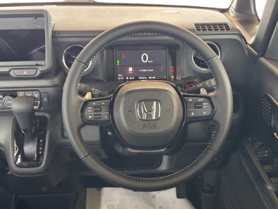 新型N-BOX(ホンダ)届出済未使用車 内外装写真