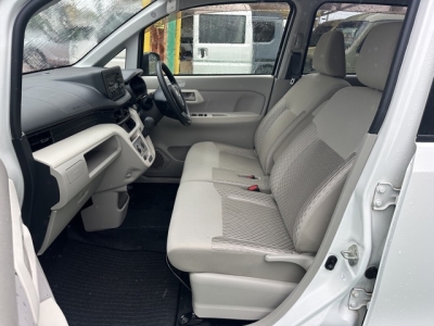 ムーヴ(ダイハツ)中古車 前席内装