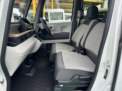 新型N-BOX(ホンダ)中古車 前席内装