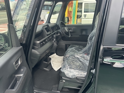 新型N-BOX(ホンダ)届出済未使用車 前席内装