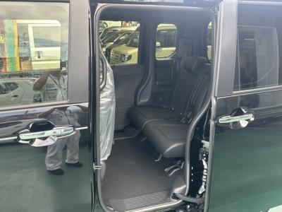 新型N-BOX(ホンダ)届出済未使用車 後席内装