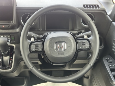 新型N-BOX(ホンダ)届出済未使用車 内外装写真