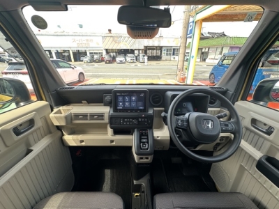N-VAN e(ホンダ)中古車 後席から見た前席