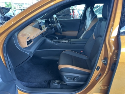 クラウンクロスオーバー(トヨタ)中古車 前席内装