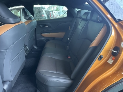 クラウンクロスオーバー(トヨタ)中古車 後席内装