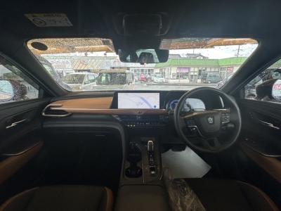 クラウンクロスオーバー(トヨタ)中古車 後席から見た前席
